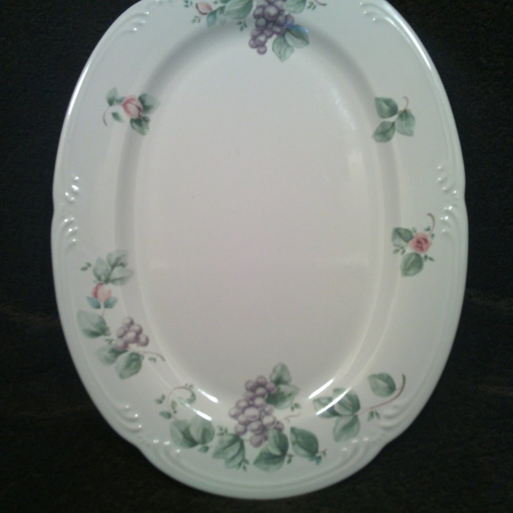Pfaltzgraff Grapevine platter